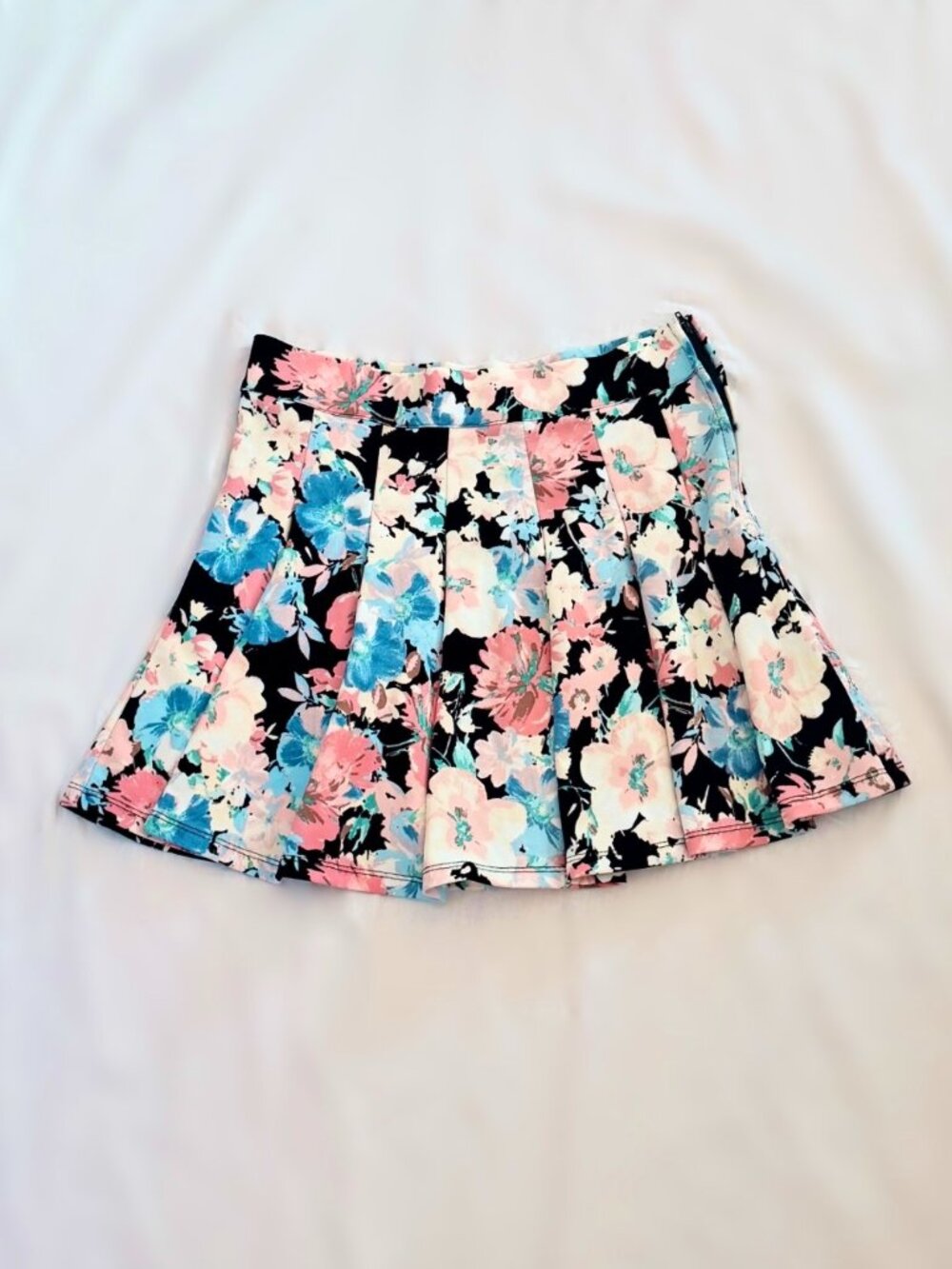 Francesca's Mi Ami Floral Pleated Mini Skirt Black Pink Size M